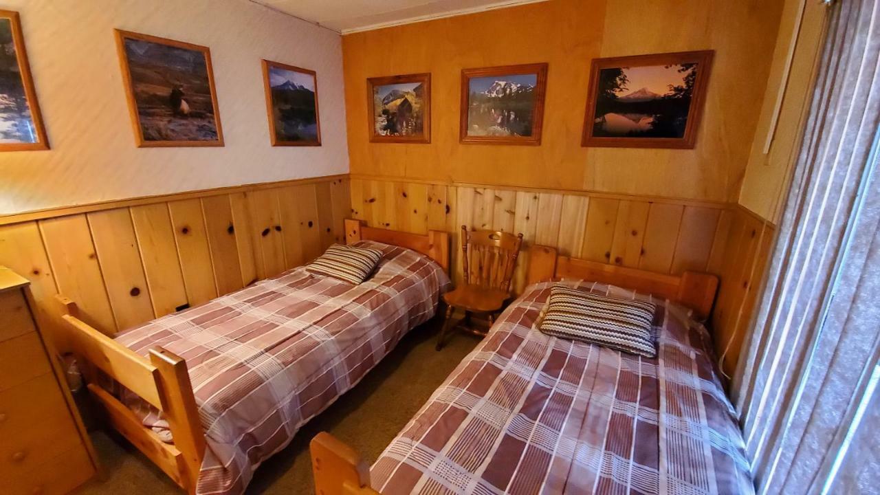 Reverse Creek Lodge June Lake Rum bild