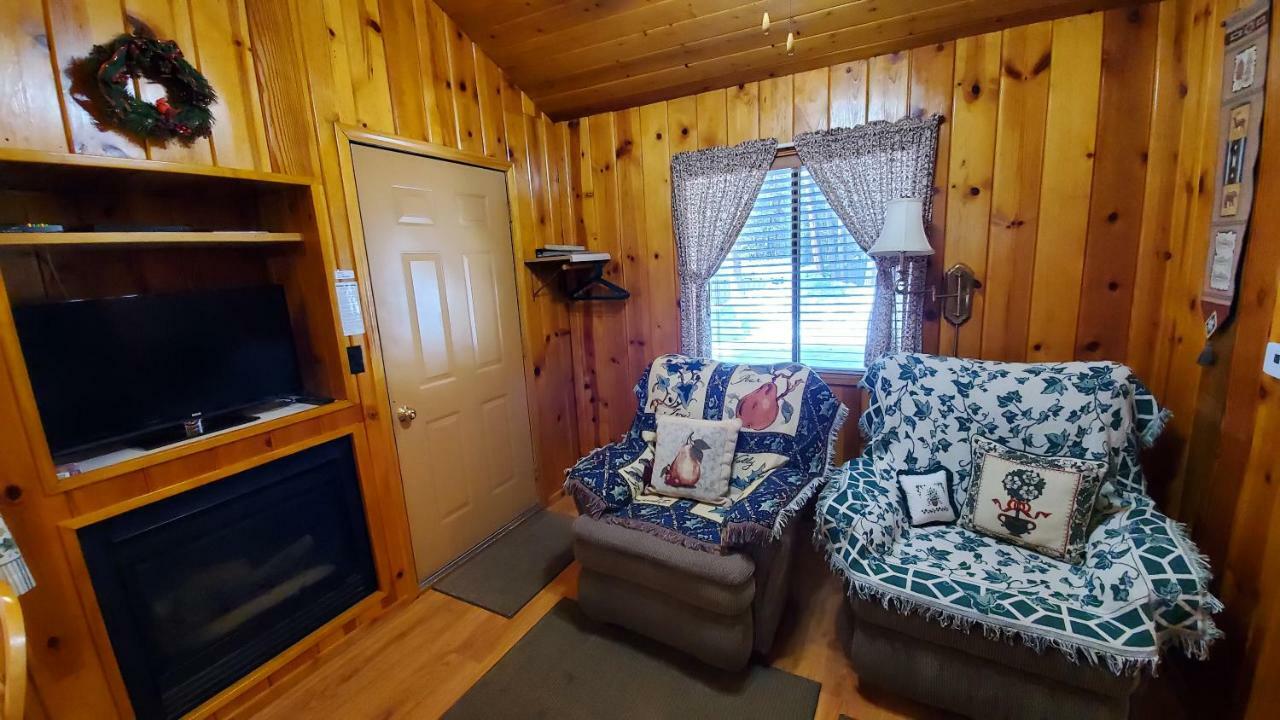 Reverse Creek Lodge June Lake Rum bild