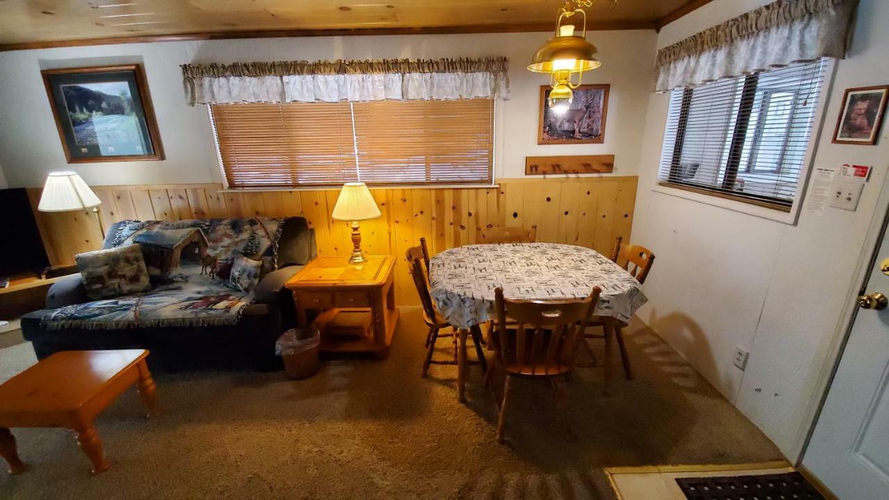 Reverse Creek Lodge June Lake Rum bild