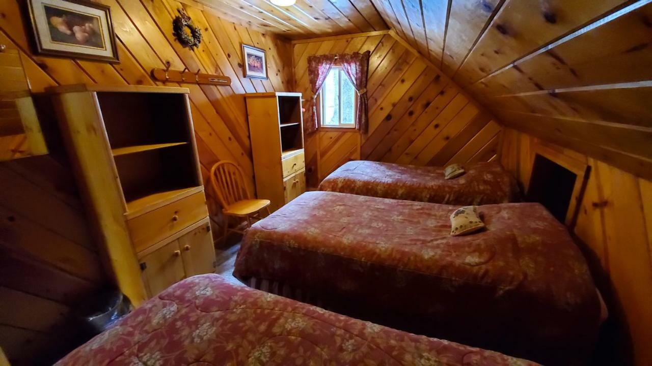Reverse Creek Lodge June Lake Rum bild
