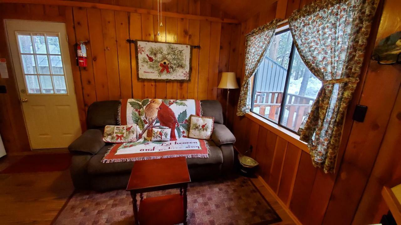 Reverse Creek Lodge June Lake Rum bild