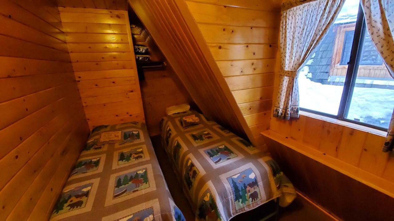 Reverse Creek Lodge June Lake Rum bild