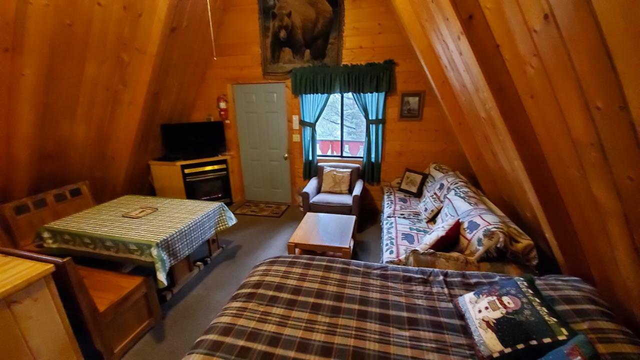 Reverse Creek Lodge June Lake Rum bild