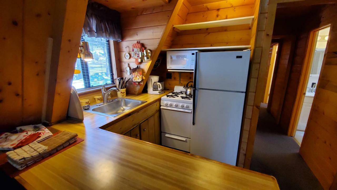 Reverse Creek Lodge June Lake Rum bild