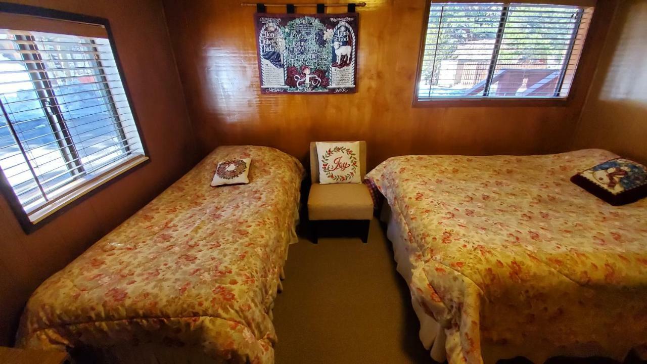 Reverse Creek Lodge June Lake Rum bild