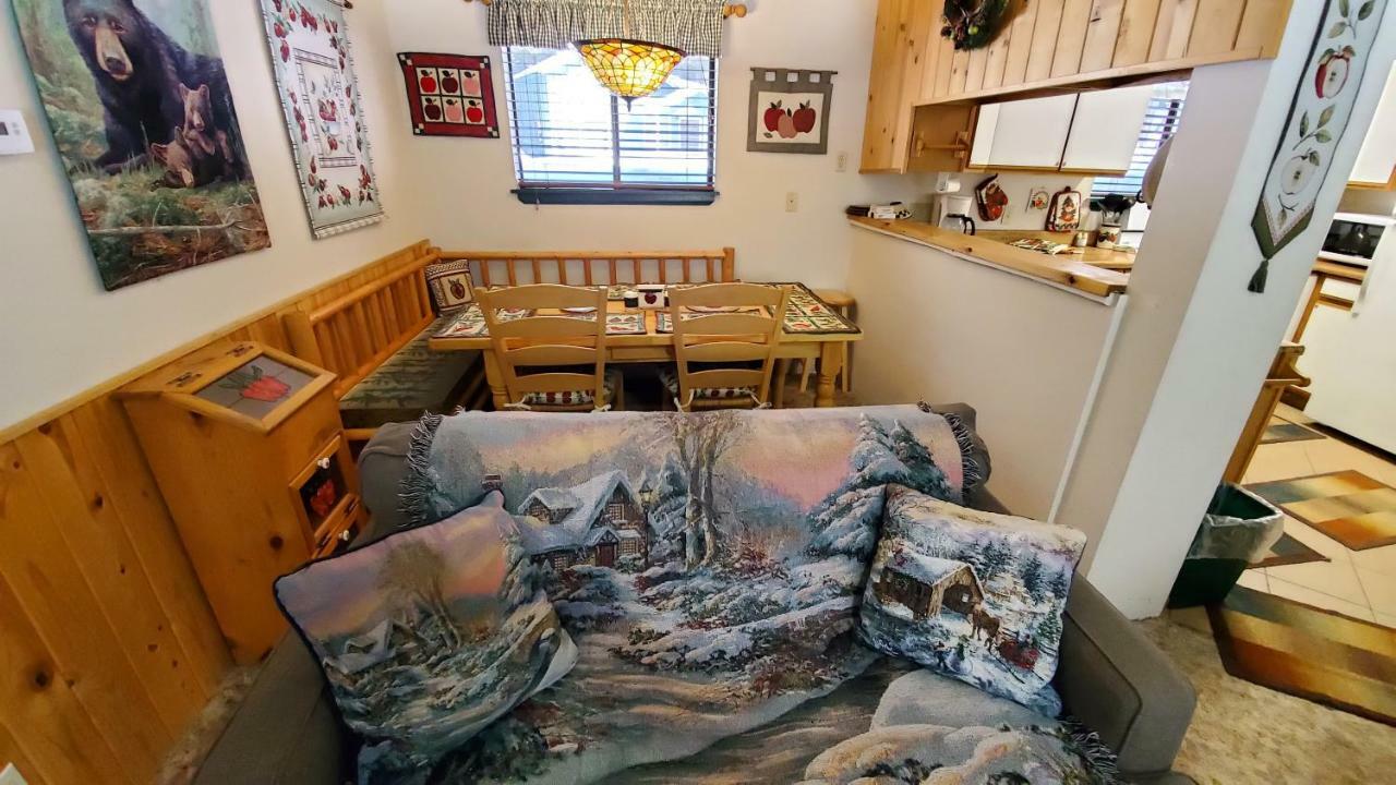 Reverse Creek Lodge June Lake Rum bild