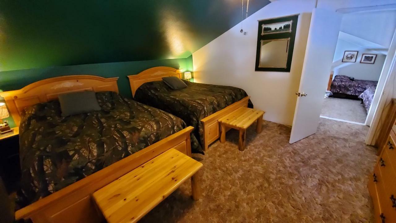 Reverse Creek Lodge June Lake Rum bild