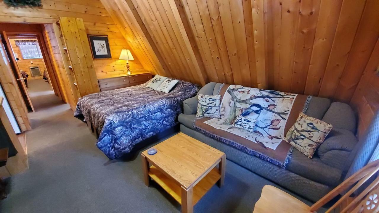 Reverse Creek Lodge June Lake Rum bild