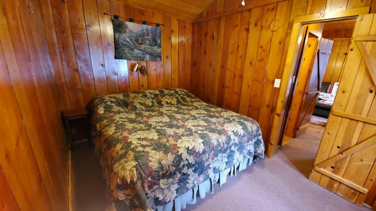 Reverse Creek Lodge June Lake Rum bild