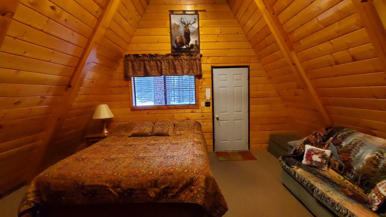 Reverse Creek Lodge June Lake Rum bild